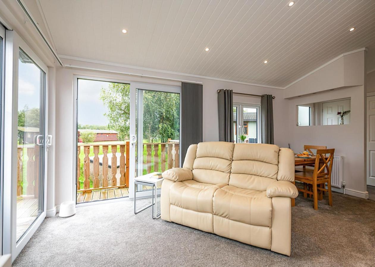 South Lakeland Leisure Village Hornby  Екстериор снимка